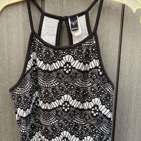 Windsor Dress‎ - Picture 2 of 9